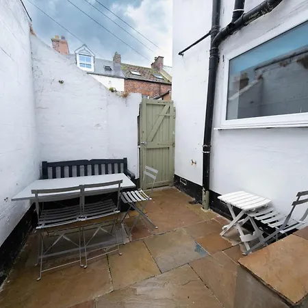Scoresby Crows Nest - * Whitby